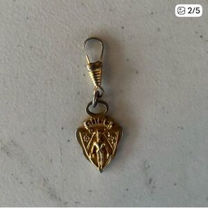 Gucci Gold Emblem Zipper Pull